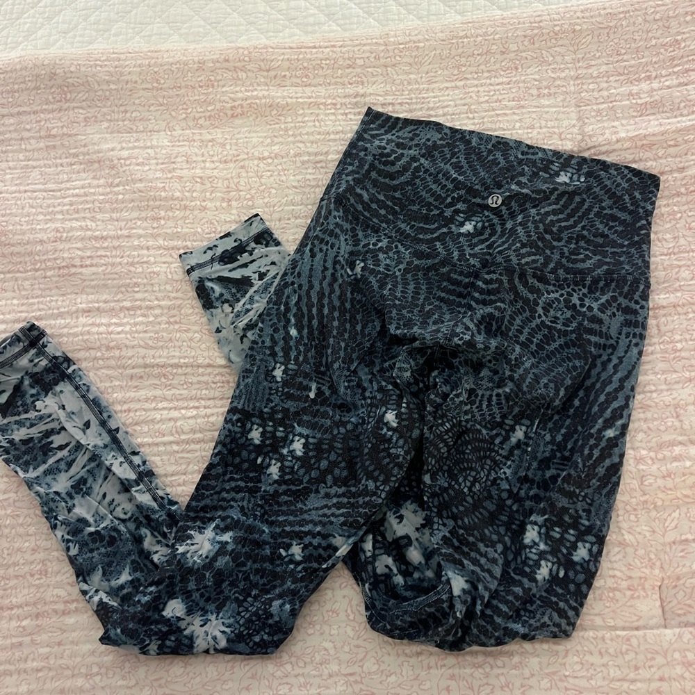 Lululemon Athletica Black and Gray Patterned Leggings